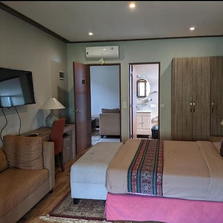 짐바란 푸리 사비나 베드&브렉퍼스트 B&B 외부 사진
